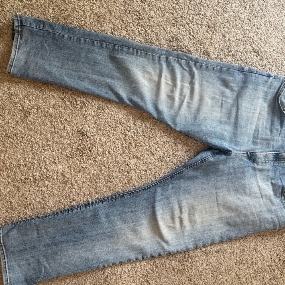 Wrangler Men's Straight Jeans in Light Blue